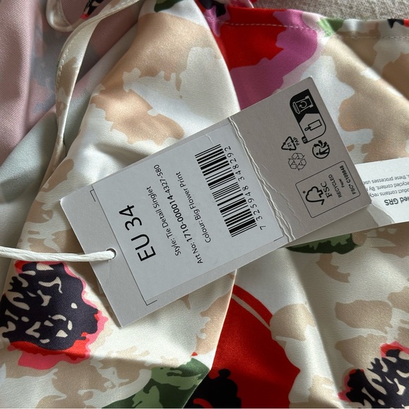 NA-KD Tie Detail Singlet Top with Flower Print - Picture 4 of 5